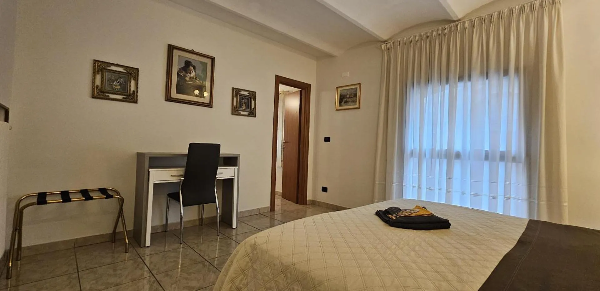 King Apartment And Suite Bologne 0*,  Italie